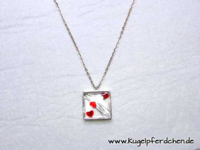 Preview: Anhänger Quadrat "Herzchen" mit Kette Preview: Anhänger mit Einbettung und Herzchen, quadratisch silberfarbig
