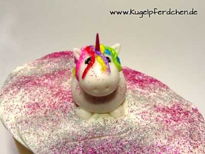 Preview: Einhorn auf ovaler Schatulle mit pink und silber Preview: Kugelpferdchen auf Wolken-Schatulle, oval