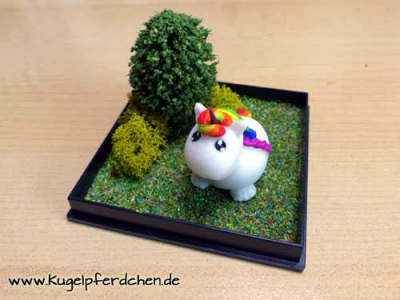 Preview: Kugeleinhorn Normal Preview: Kugelpferdchen Box - in dieser Box werden die Kugelpferdchen geliefert wenn keine Deko-Box dazu bestellt wird.