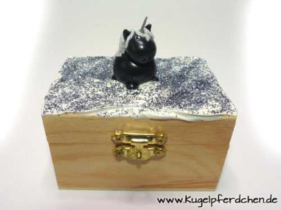 Preview: Kleine Einhorn-Schatztruhe Blacky Preview: Kleine Einhorn-Schatztruhe Blacky